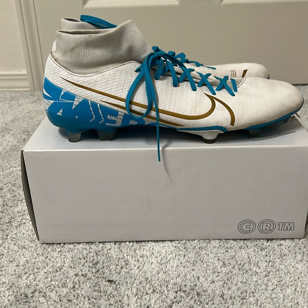 Nike For You soccer cleats size M11 W12.5